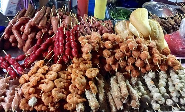 Ngày bán 1.000 xiên nướng, chị xe đẩy thu lãi to