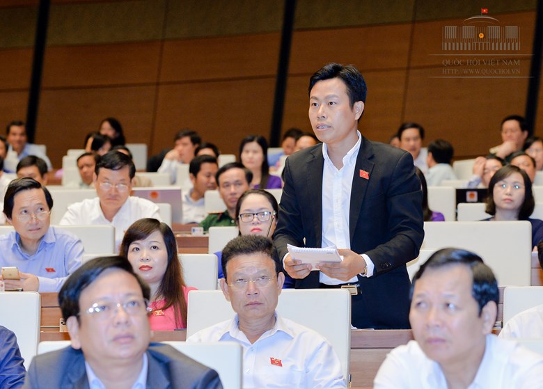 
ĐBQH L&ecirc; Qu&acirc;n (TP H&agrave; Nội) chất vấn Thủ tướng Chính phủ - Ảnh: Văn B&igrave;nh
