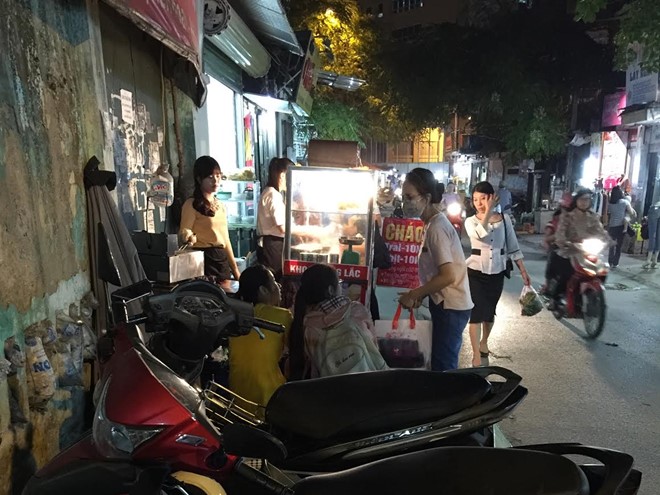 Bán khoai lang lắc vỉa hè thu 120 triệu mỗi tháng