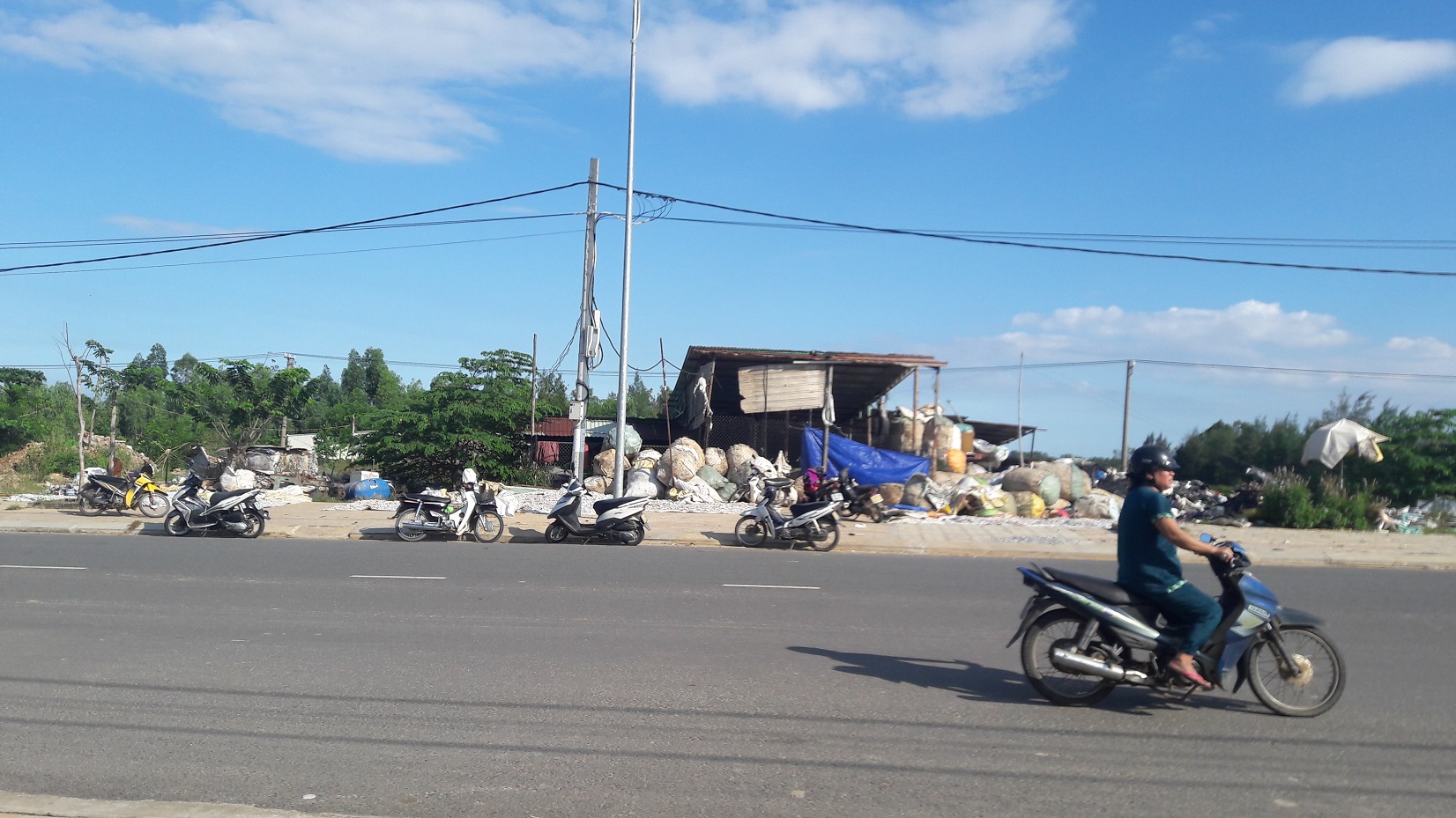 Một phụ nữ bị máy nghiền phế liệu cắt lìa 2 chân