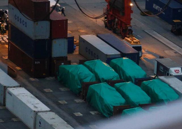 Số xe bọc thép đang được tạm giữ tại Hồng Kông. Ảnh: SCMP, Asiaone