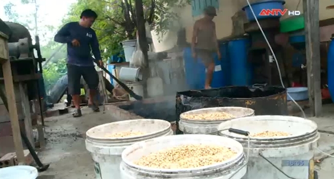 Kinh hoàng quy trình chế biến cà phê giả