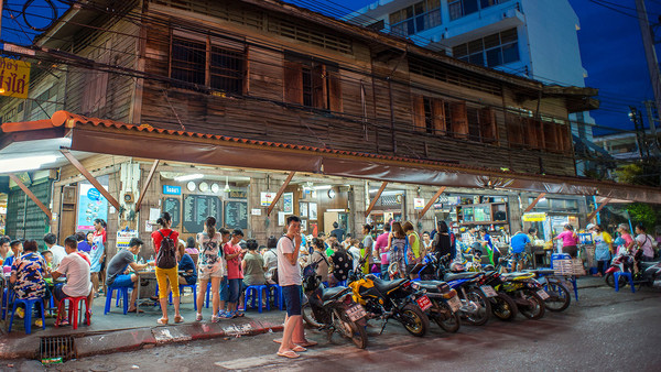 Starbucks chỉ là "tép riu" tại Việt Nam?