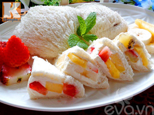 Bánh mì kẹp kem hấp dẫn, ai cũng mê