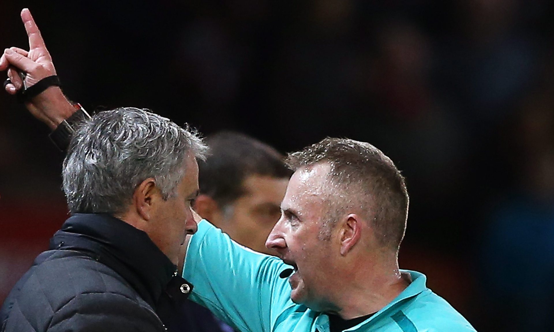 Mourinho bị đuổi khi M.U hòa West Ham