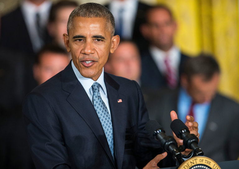 Vợ chồng ông Obama công kích tỉ phú Trump