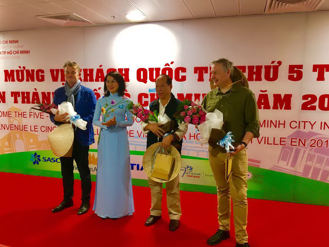 TP HCM đón khách quốc tế thứ 5 triệu