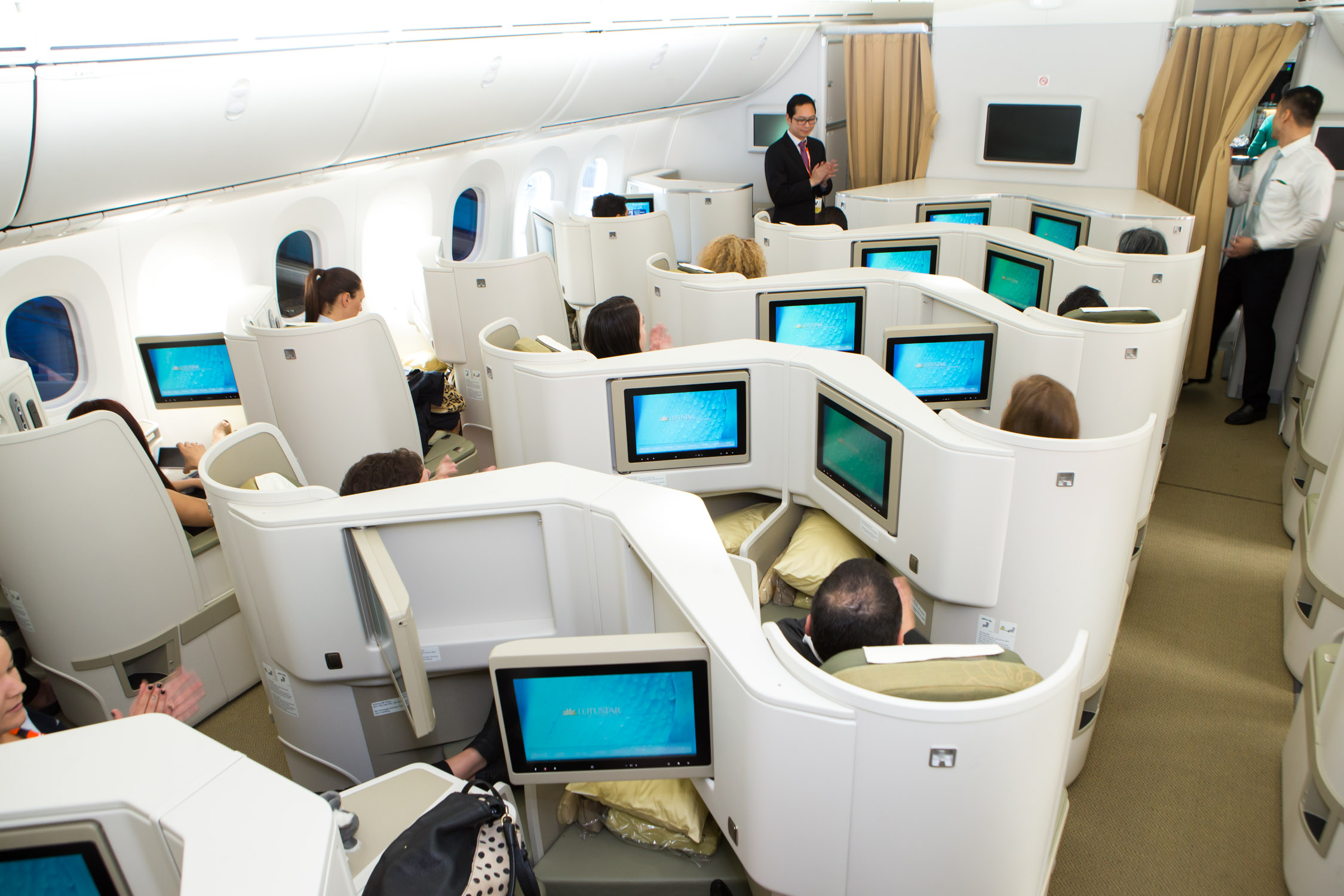 
Tiện nghi hiện đại tr&ecirc;n m&aacute;y bay Boeing 787
