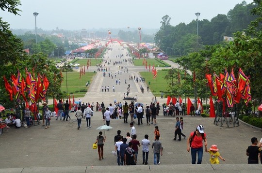 Tổ chức lễ hội tiết kiệm, không liên hoan sa đà