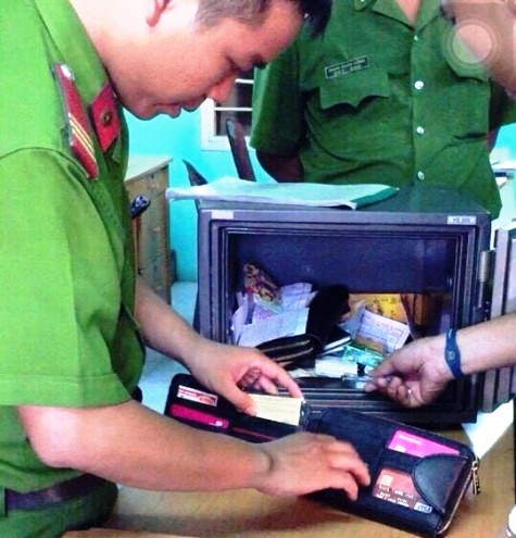 Cảnh sát hình sự nổ súng, rượt đuổi 2 tên trộm trên phố Sài Gòn