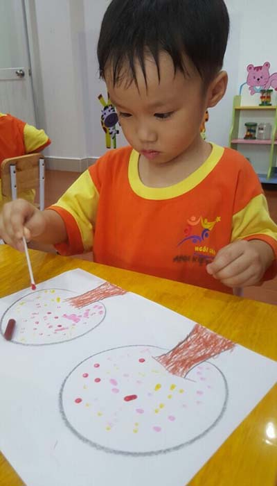 Các em tập vẽ