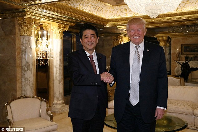 Ông Trump để vợ chồng con gái dự họp với thủ tướng Nhật Bản