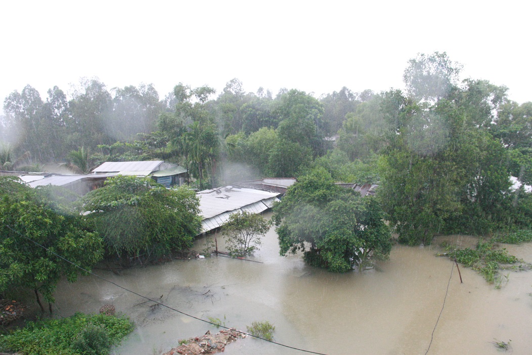 Nhà dân bị ngập nặng