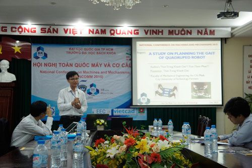 ThS Thân Trọng Khánh Đạt thuyết trình tại một hội nghị năm 2015. (Ảnh do nhân vật cung cấp)