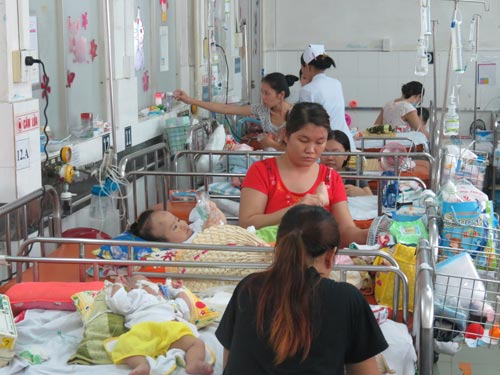 Các bệnh viện nhi đang quá tải trầm trọng