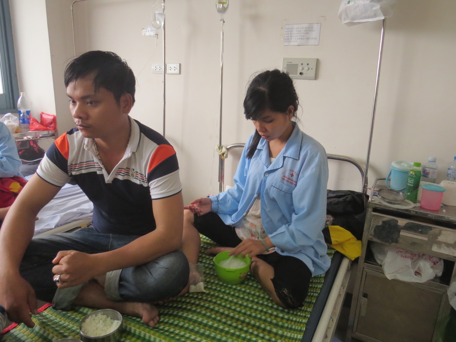 
Chị Nguyễn Thị S&aacute;u đang điều trị tại bệnh viện
