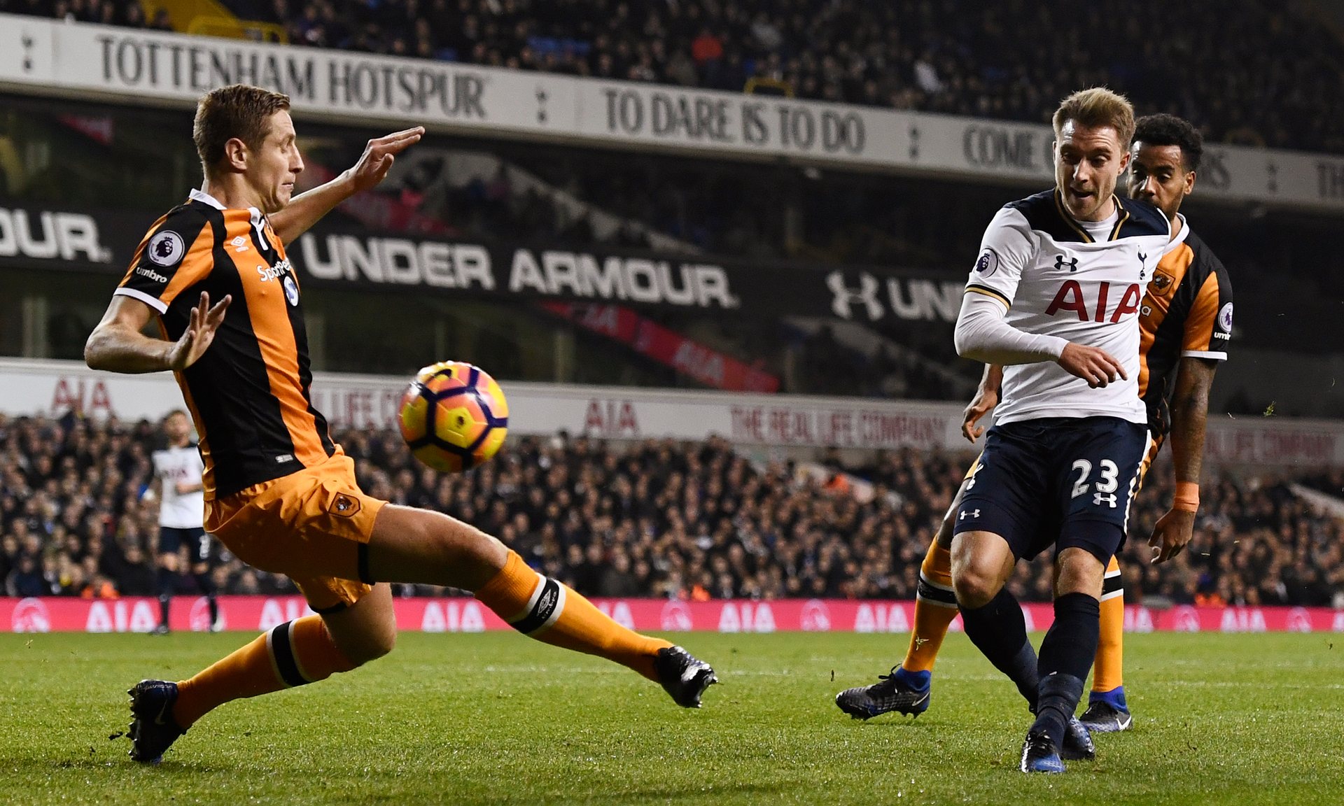 Tốp 5 bàn thắng đẹp vòng 16 Premier League
