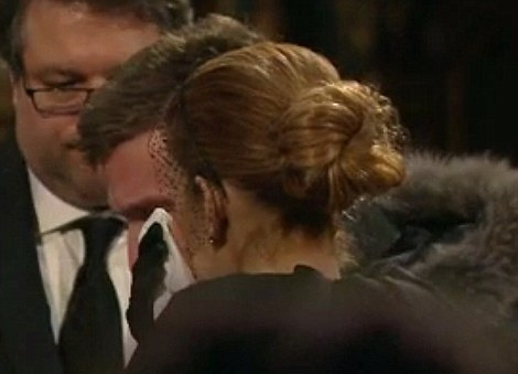 “Họa mi” Celine Dion đau đớn khóc chồng tại đám tang
