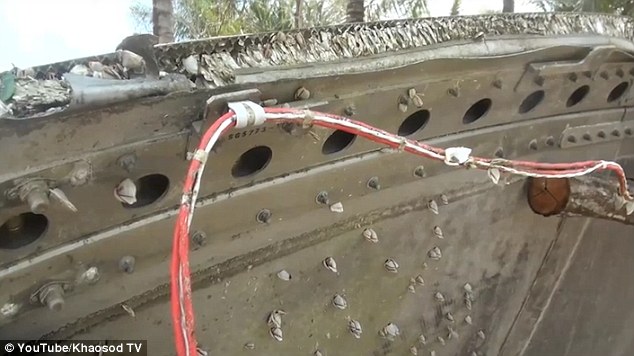 Tìm thấy mảnh vỡ nghi của MH370