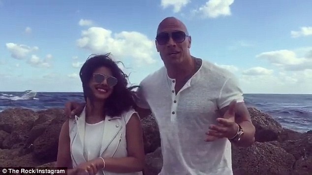 “The Rock” báo tin vui với cựu Hoa hậu thế giới