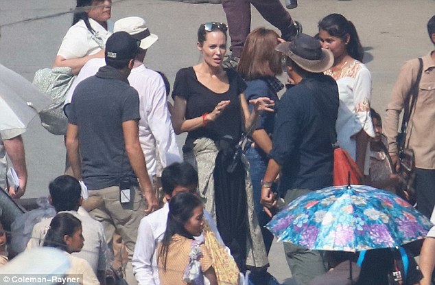 Angelina Jolie thay đổi nhờ... Campuchia!