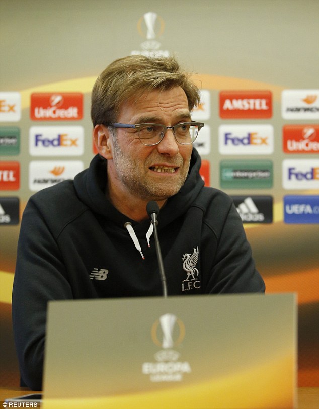 HLV Klopp: Ai bảo Van Gaal không biết gì về bóng đá?