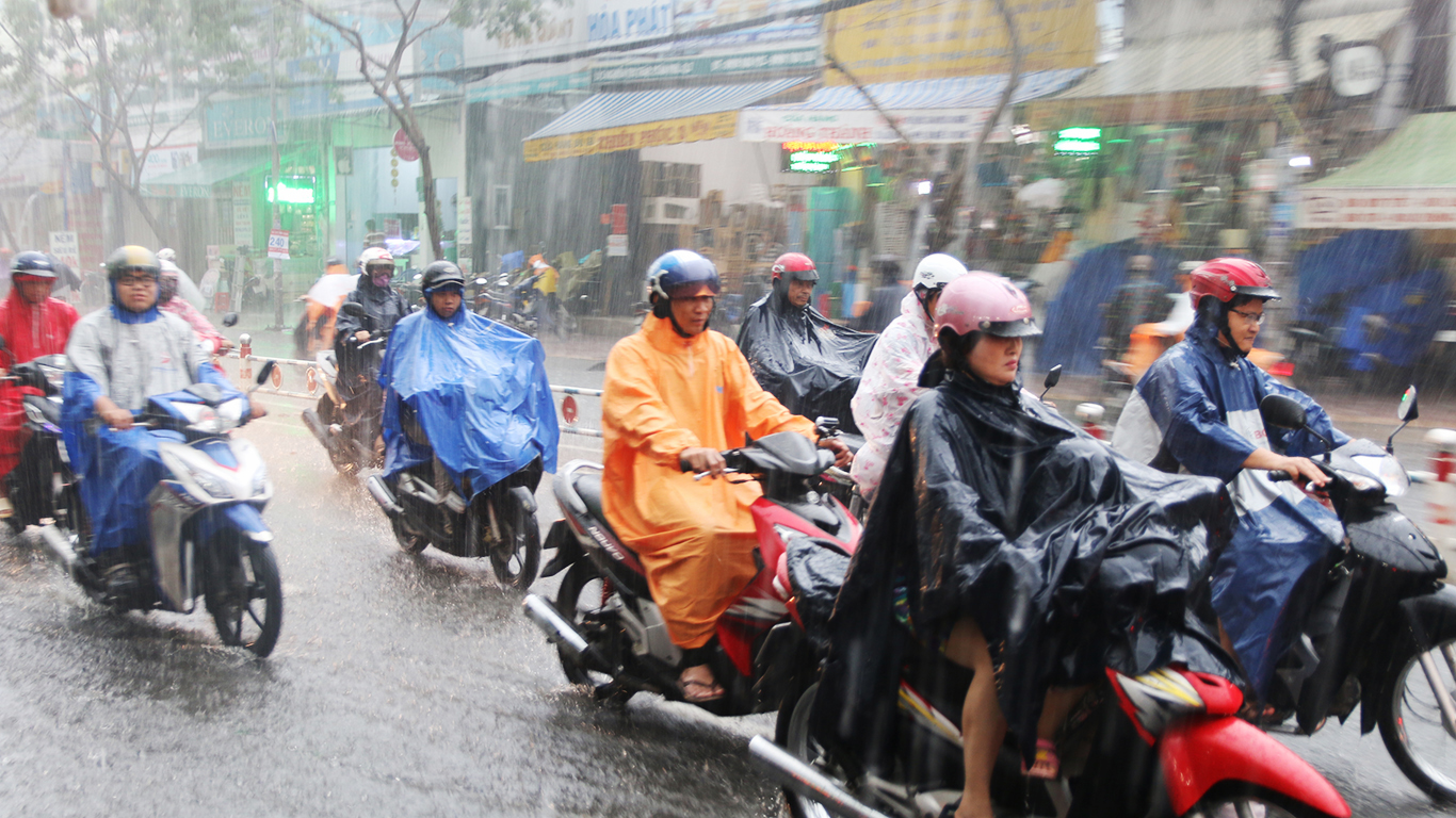 Đường Nguyễn Thị Thập (quận 7) cũng bị ngập nước