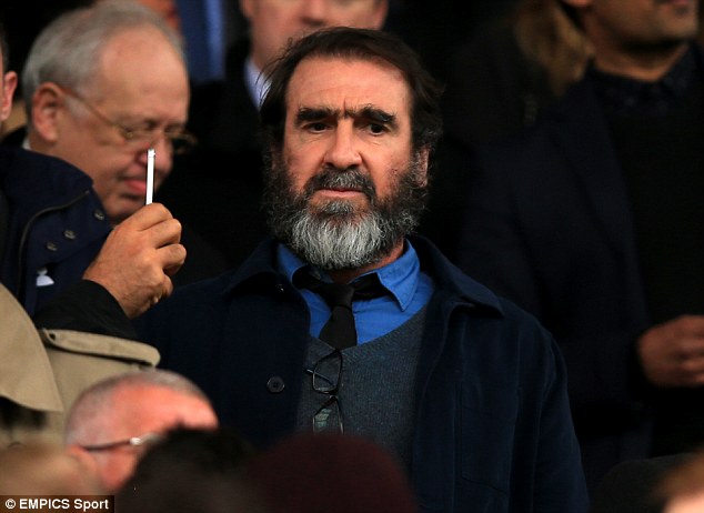 HLV Deschamps sẽ kiện huyền thoại Cantona
