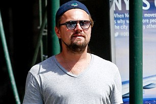 Leonardo DiCaprio lộ thân hình béo phệ trên phố