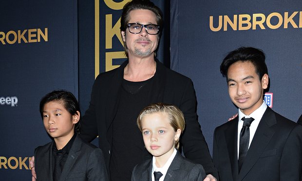 Brad Pitt thân thiết với các con