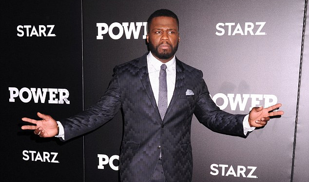 Rapper 50 Cent bị bắt vì hát lời thô tục trên sân khấu