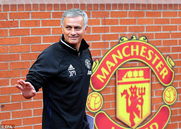 Clip: Mourinho tiết lộ nhiều kế hoạch tái thiết M.U