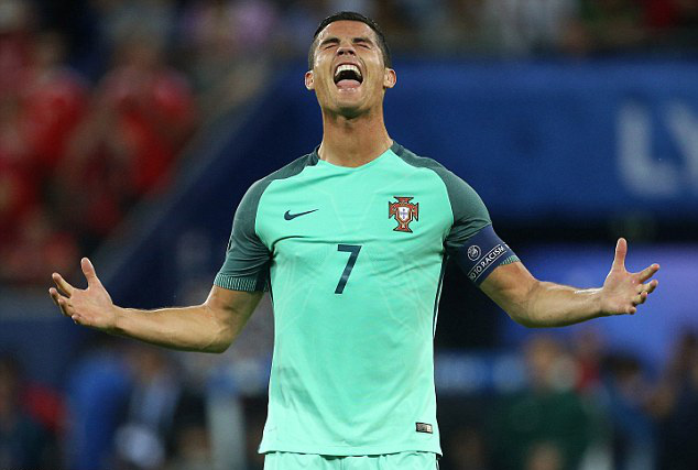 Ibrahimovic so sánh tài năng của Rô “béo” và CR7