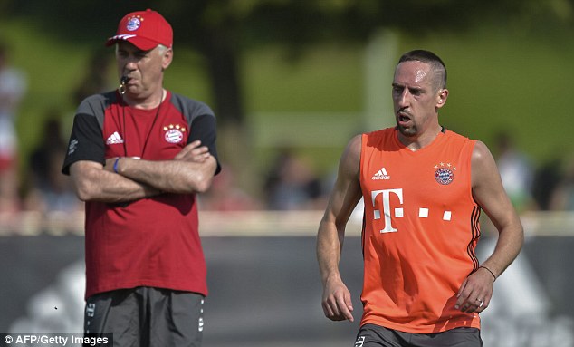 Ancelotti nhận thư Pep trong ngày ra mắt Bayern