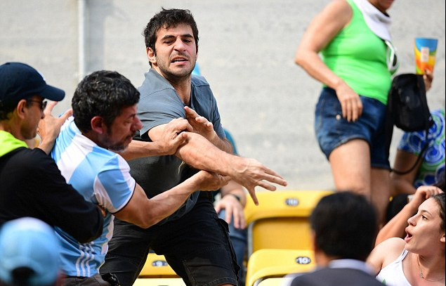 CĐV Brazil và Argentina nện nhau tơi bời khi xem quần vợt Olympic