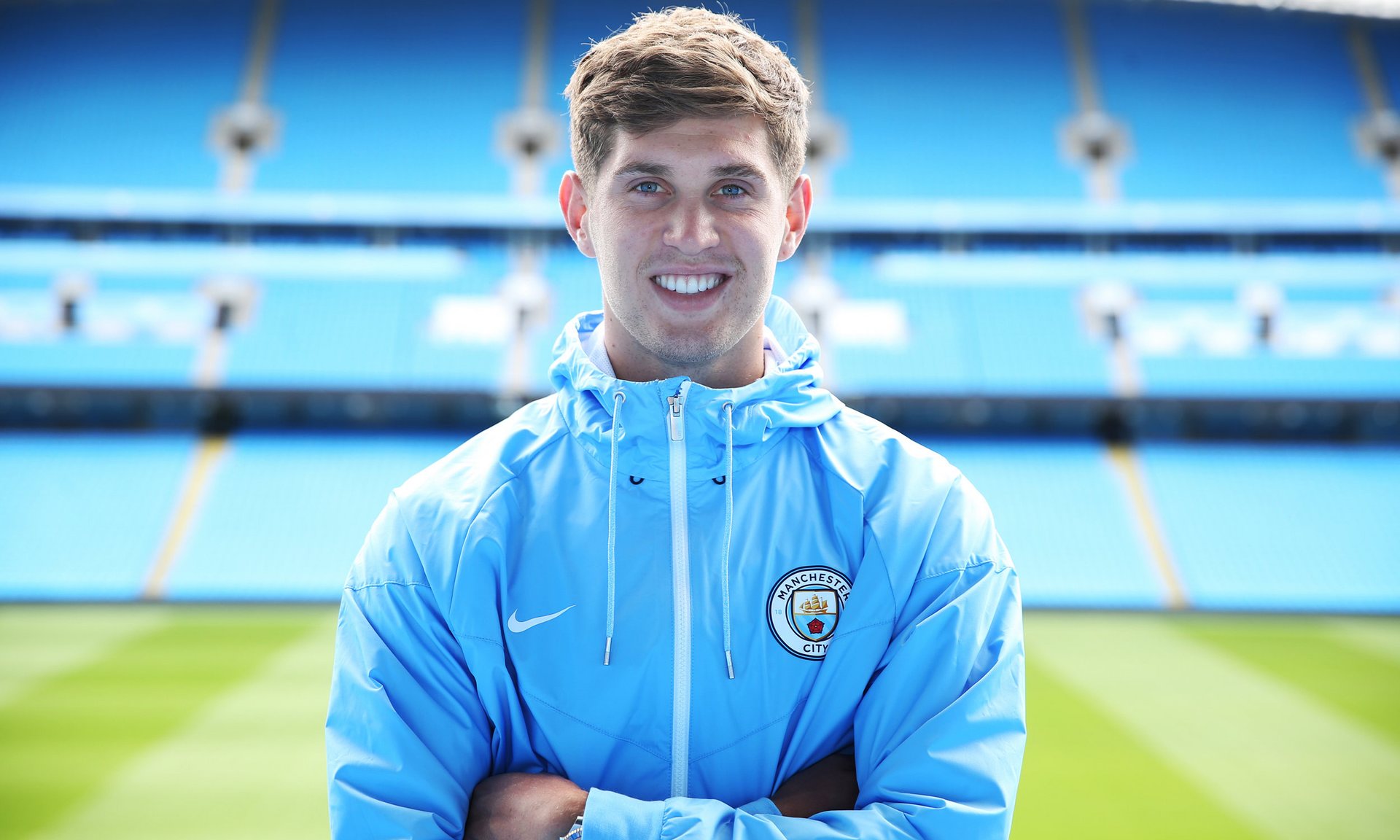 Man City có Stones, Arsenal muốn mua "bom xịt" Bony