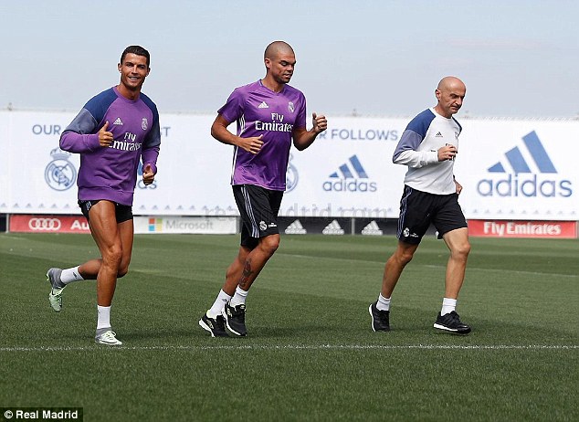 Ronaldo trở lại tập luyện cùng Real