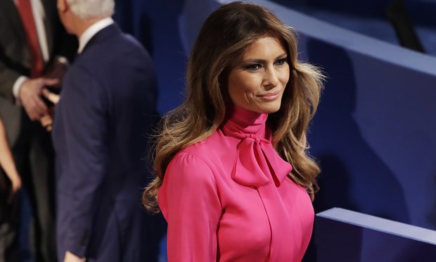 Ông Trump được vợ bảo vệ sau nhiều tai tiếng