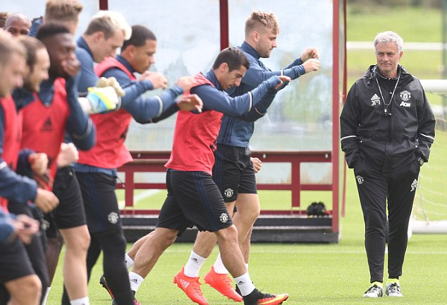 Mourinho: M.U đủ sức vô địch Premier League