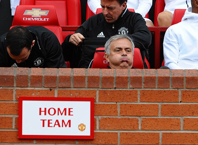 Guardiola sẽ dùng đội hình 2 để làm bẽ mặt Mourinho