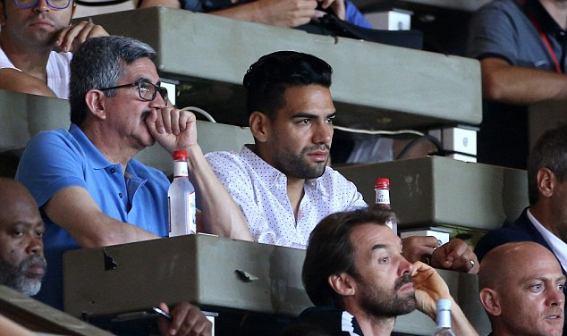 Monaco chỉ trích M.U, Chelsea không biết "xài" Falcao