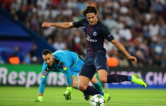 Xem pha hỏng ăn khó tin của Cavani