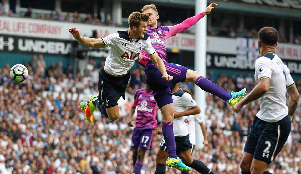 Trận đấu rất quyết liệt với đội khách chơi bạo lực khiến đội của nhà Tottenham bị chấn thương khá nhiều