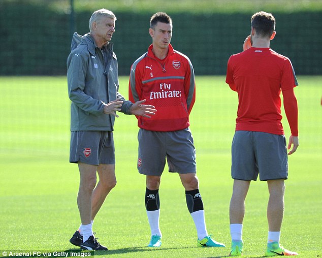 Wenger: Cầu thủ Arsenal phải "máu lạnh" với Costa