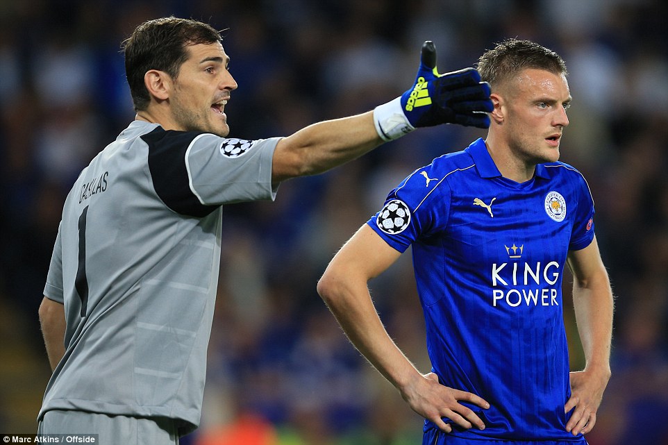 Thủ môn Casillas vất vả khi đối đầu với Vardy