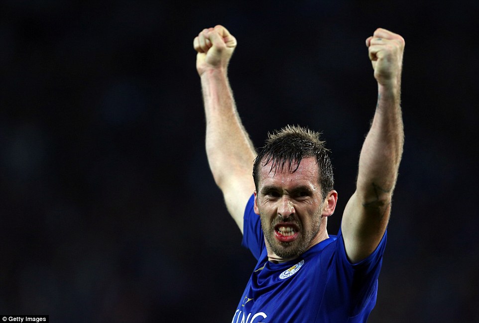 Christian Fuchs phải đổ máu để bảo toàn chiến thắng cho Leicester