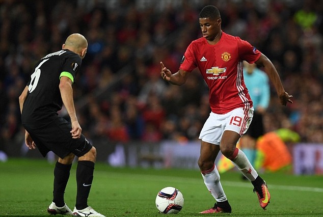 Macus Rashford (phải) ứng cử viên nặng ký cho Cậu bé vàng 2016