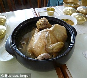 
Thức ăn cho du kh&aacute;ch hấp dẫn, kh&aacute;c biệt ho&agrave;n to&agrave;n với thức ăn của người d&acirc;n, theo Bustead.
