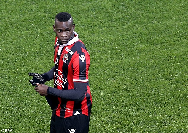 
Balotelli lần đầu đ&aacute; hỏng phạt đền ở Ligue 1

