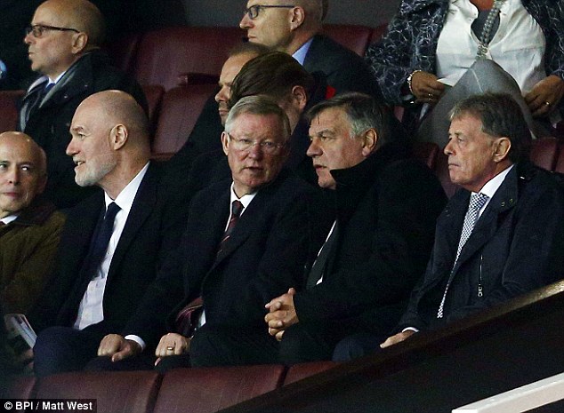 Allardyce xuất hiện ở Old Trafford, chuẩn bị tái xuất